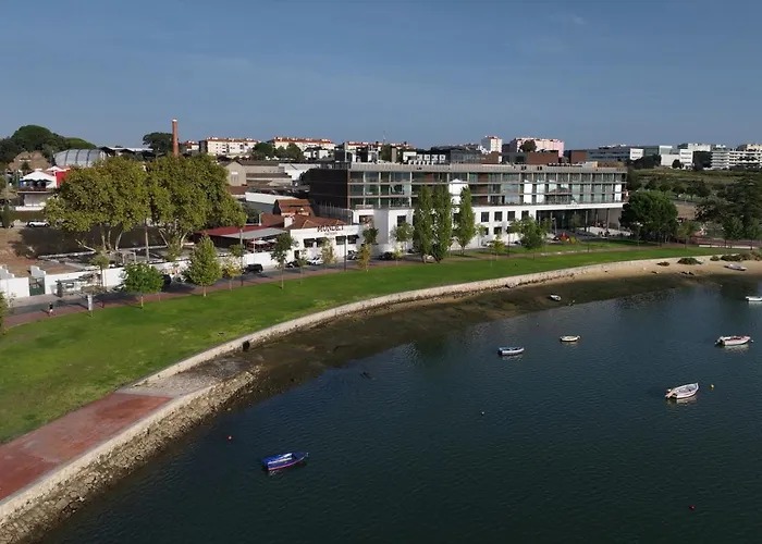 Upon Harbor - Seixal Bay Hotel