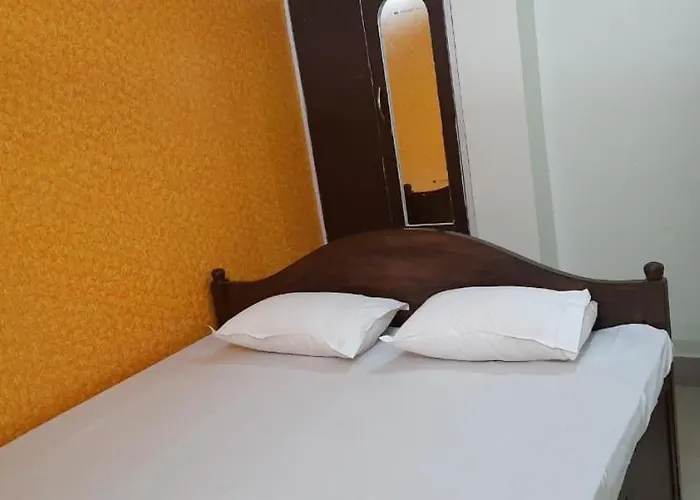 Hotel New Gurudeo Basera And Family Restaurant