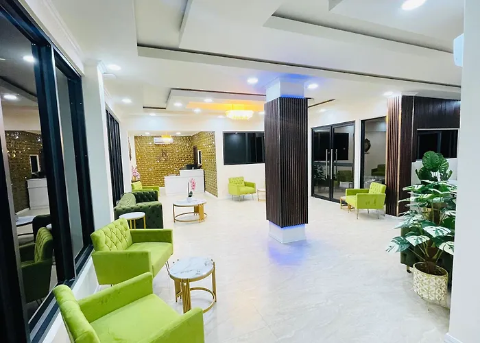 Rey'Z Hotel And Suites