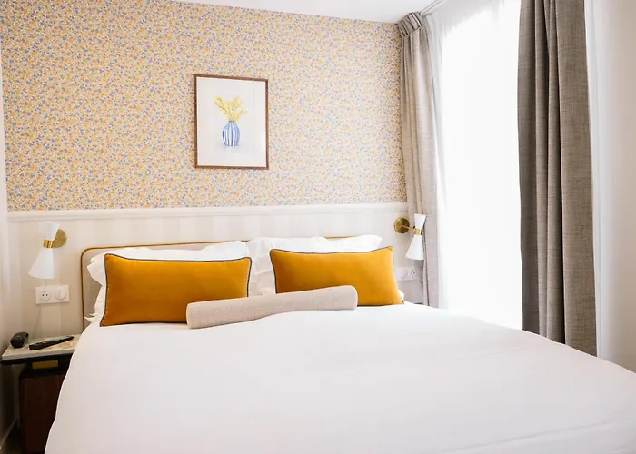 Joli Mome