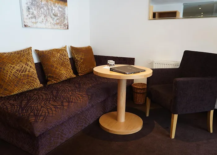 Quality Hosts Arlberg - Hotel Goldenes Kreuz B&B - Sommerkarte Premium Inklusive