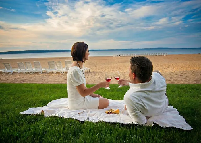 Pointes North Beachfront Hotel - 2 Person Spa Tub Studios