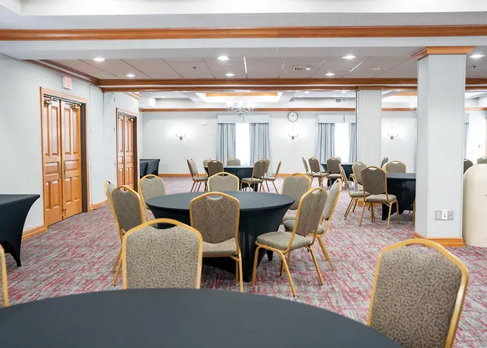 Coshocton Village Inn & Suites