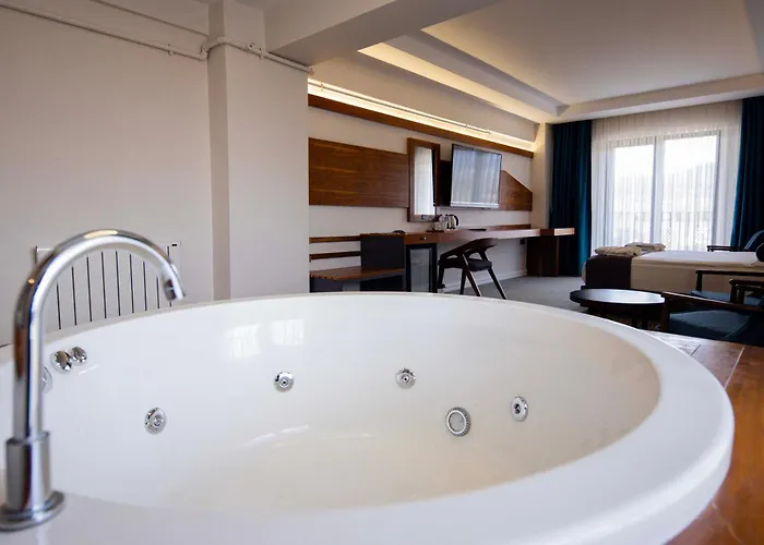 Karpalas City Hotel & Spa