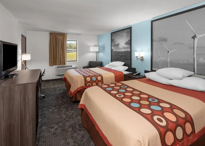 Super 8 By Wyndham Rock Port Mo