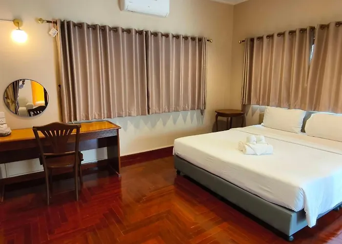 Suansin Garden Hotel โรงแรมสวนสินการ์เด้น