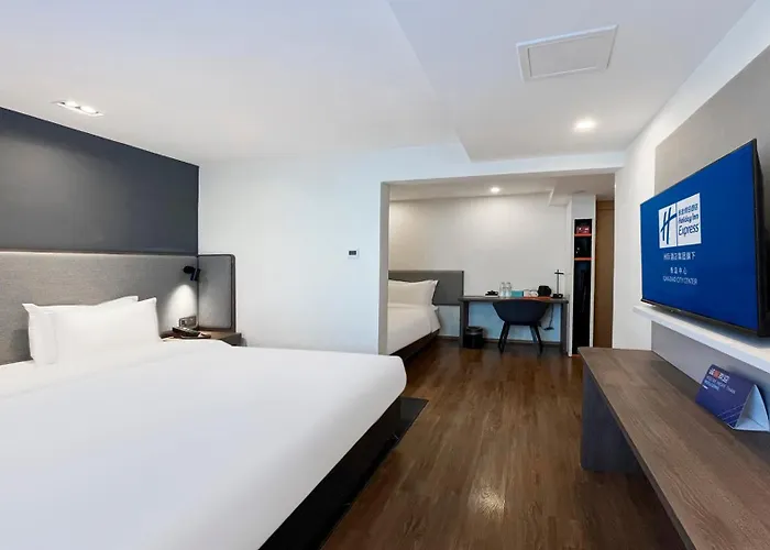 Holiday Inn Express Qingdao City Center By Ihg