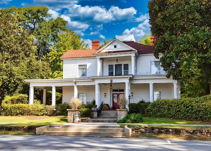 Veranda Historic Inn