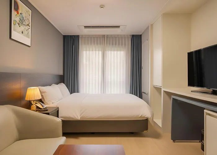 Sokcho Chonpines Beach Hotel