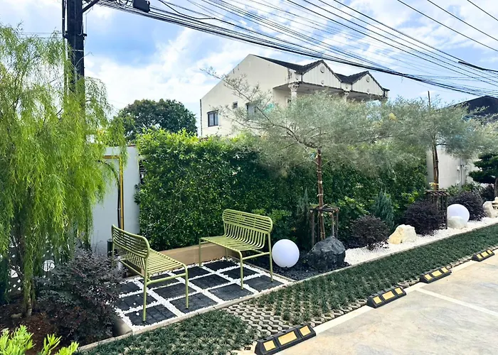Mani Ranong Hotel