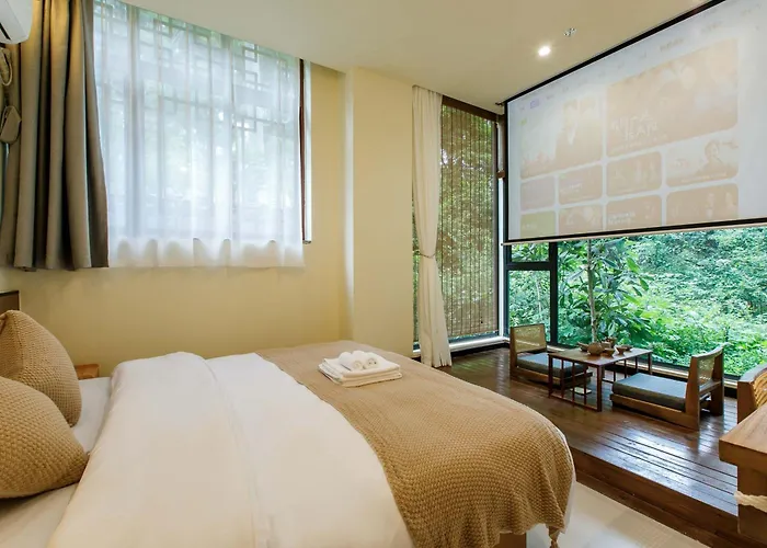 Dujiangyan Whispering Wind Hot Spring Resort Homestay