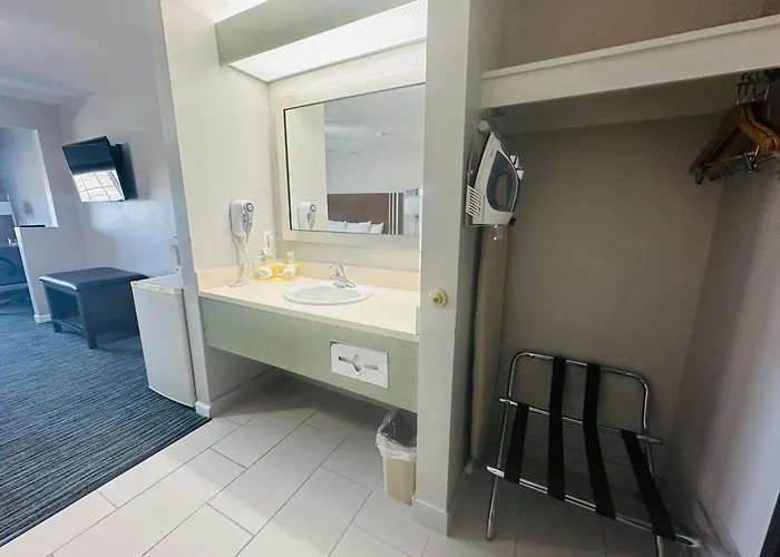 Bridgepointe Inn & Suites By Bphotels, Lincoln I-80 & 27Th St