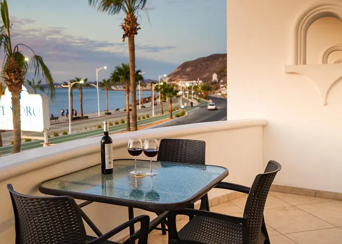 Hotel & Suites El Moro