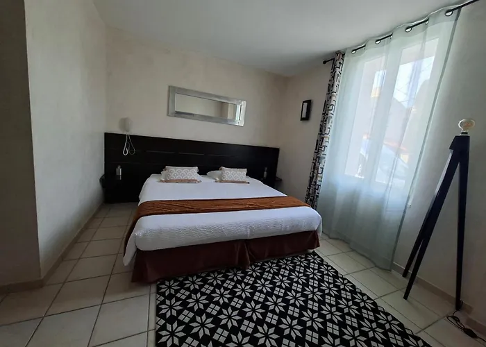 Logis Hotel Synaya