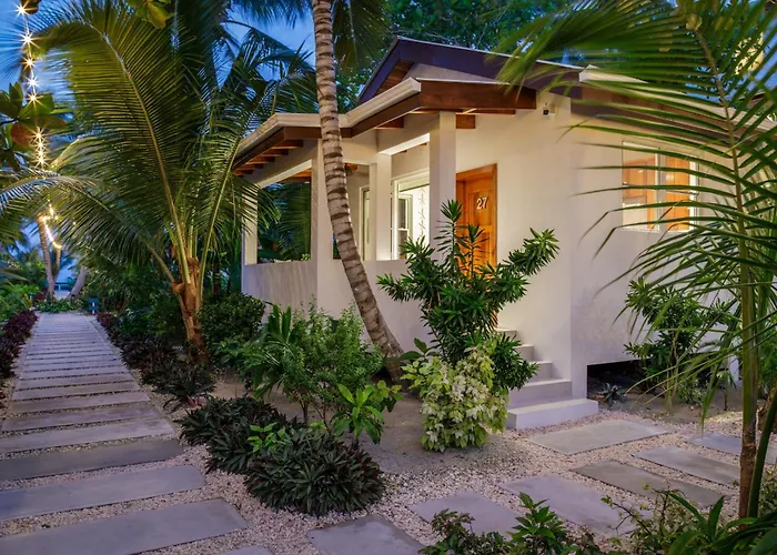 Weezie'S Ocean Front Hotel And Garden Cottages