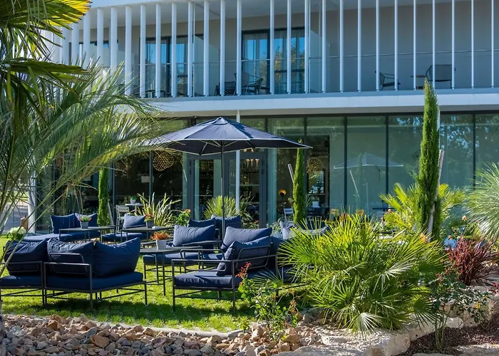 Golden Tulip Lyon Ouest Techlid Hotel & Spa