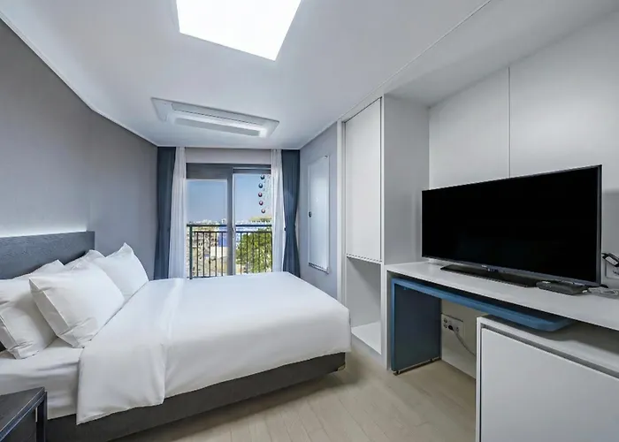 Sokcho Chonpines Beach Hotel