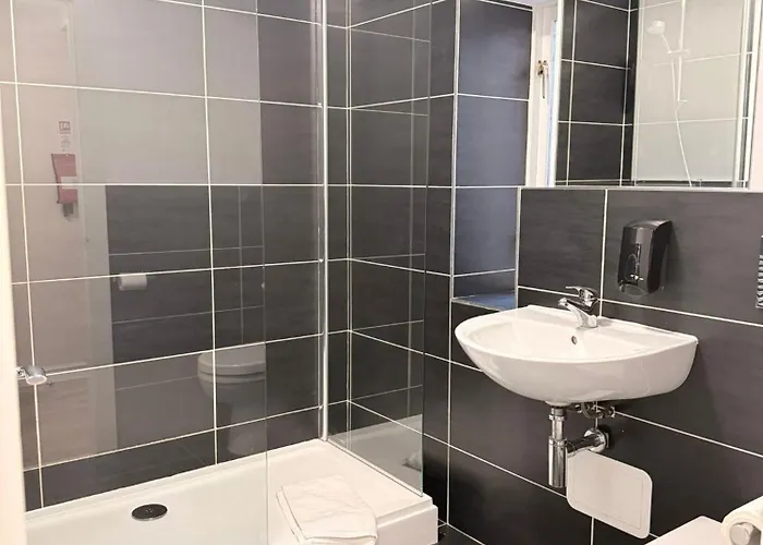 Dalkeith Phoenix Aparthotel Ltd