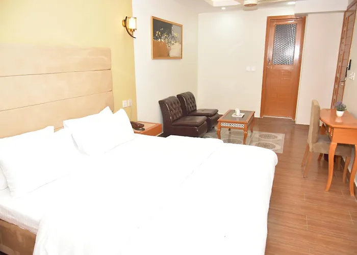 Stay Near Earthquake Memorial Bridge & Red Fort,Room 212