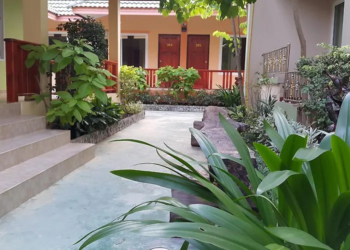 Ruen Narisra Resort
