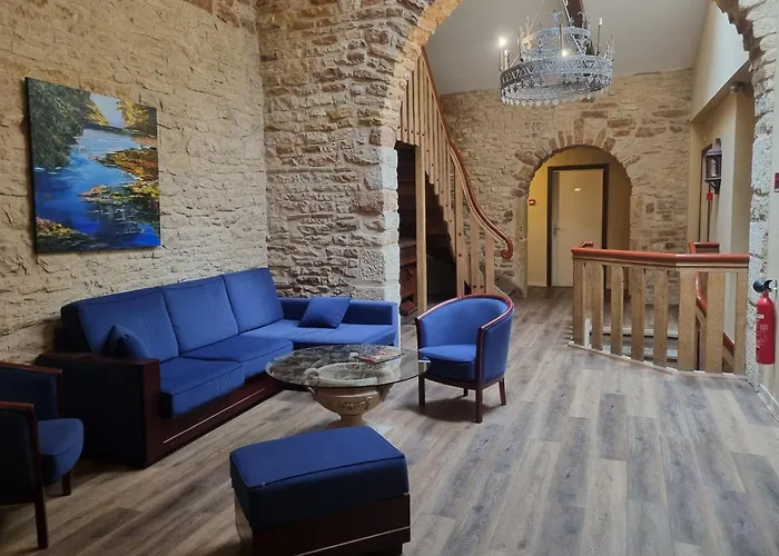 Logis Hotel La Fleur De Lys