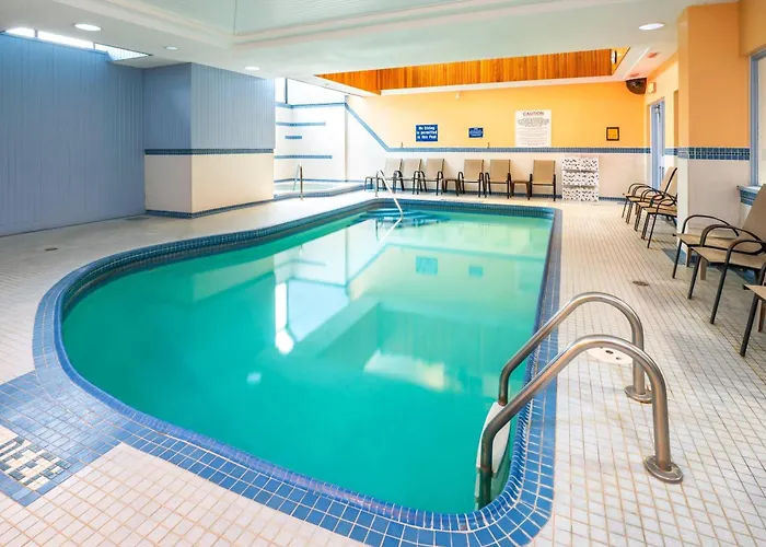 Comfort Hotel & Suites