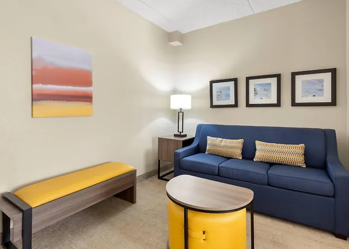 Comfort Suites Near Universal Orlando Resort
