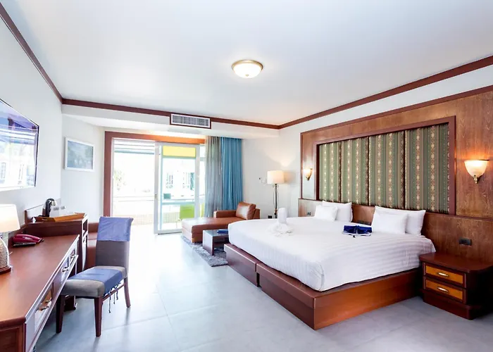 Erawan Phangnga Hotel, Natai Beach