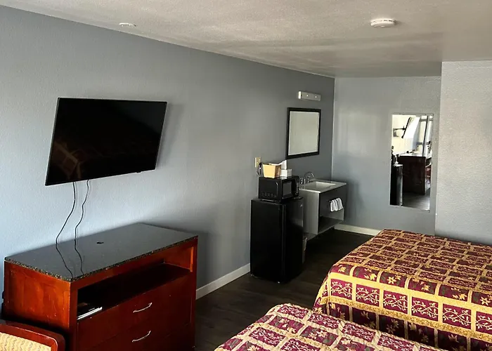 Oasis Inn And Suites