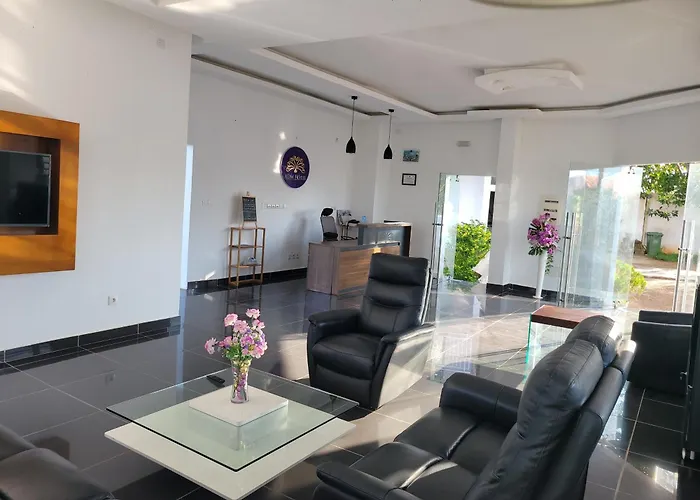 Adm Hotel Grand-Lahou