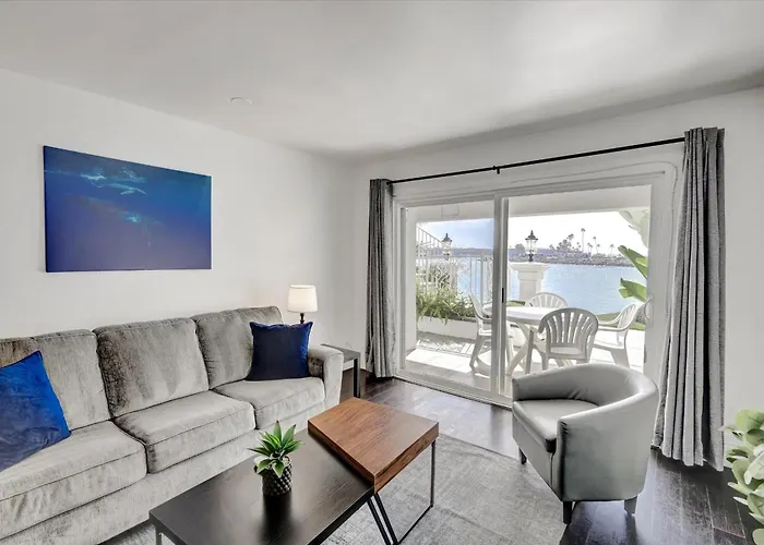 Oceanside Marina Suites - A Waterfront Hotel