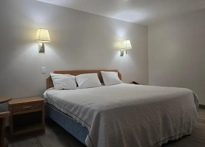 Economy Inn & Suites