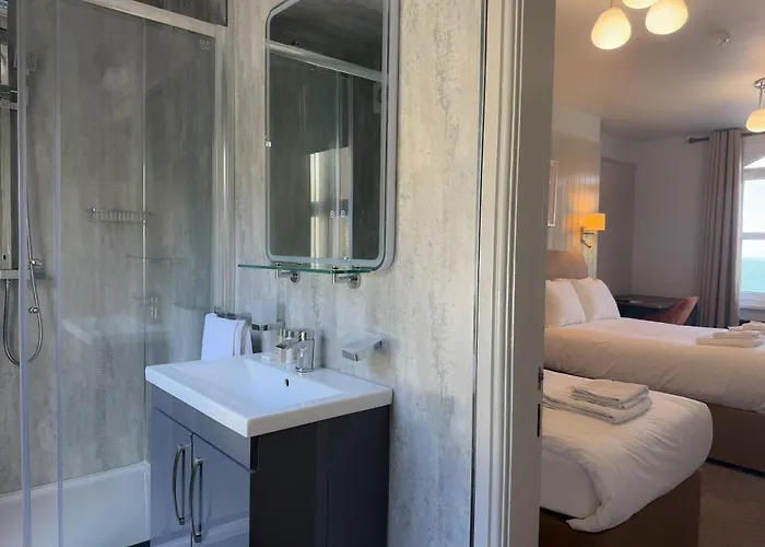 Nomi Rooms & Restaurant