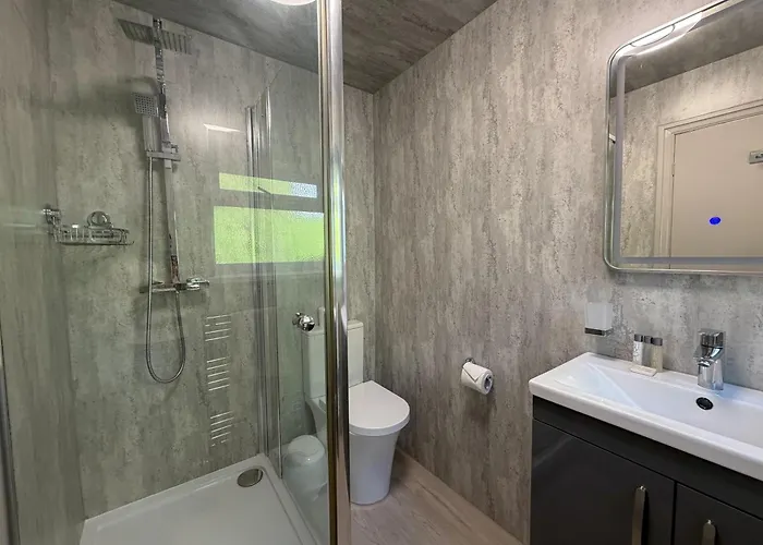Nomi Rooms & Restaurant