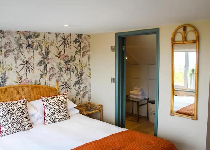 The Crescent Turner Hotel