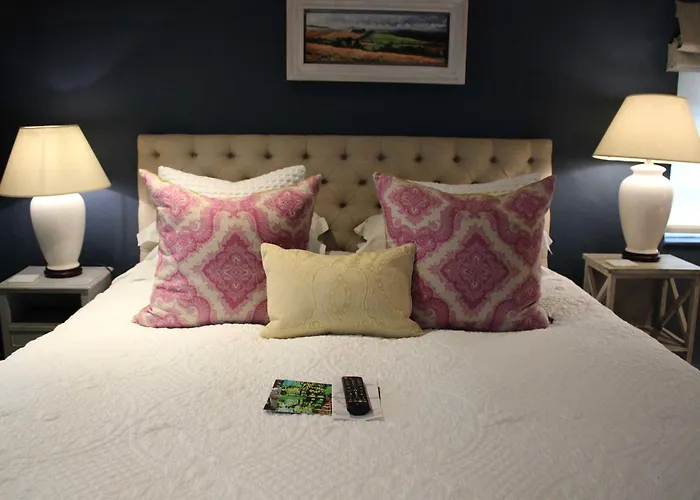 The Greyhound On The Test Hotel