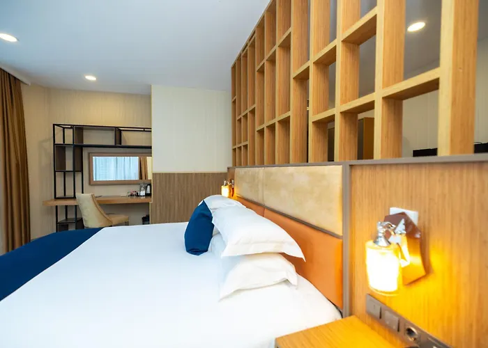 New Wave Hotel