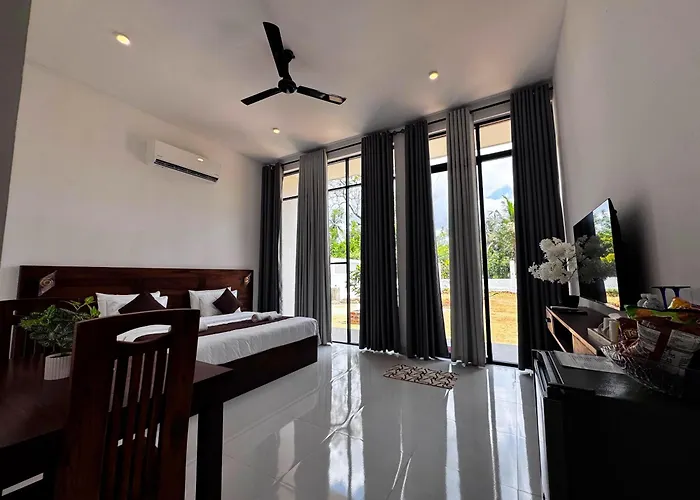 Hotel Pearl White Residency