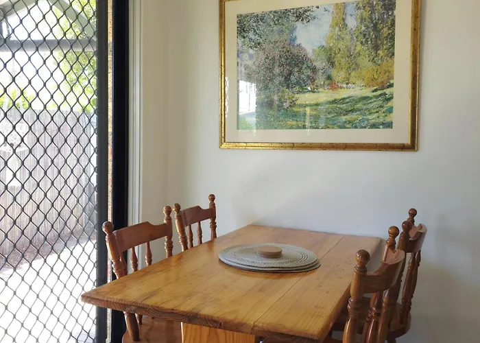 2-Bedroom Townhouse Next To The Hospital