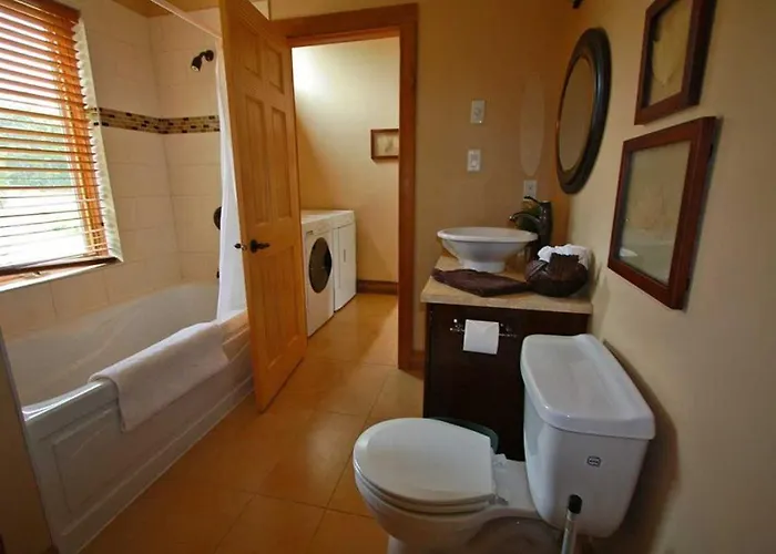 Whitewater Cottage & Rv Resort