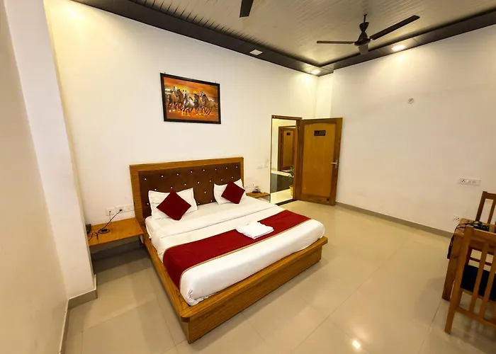 Aarya Corbett Resort & Spa - 8 Minutes Drive To Kosi River