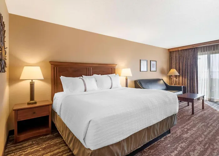 Best Western Premier The Lodge On Lake Detroit