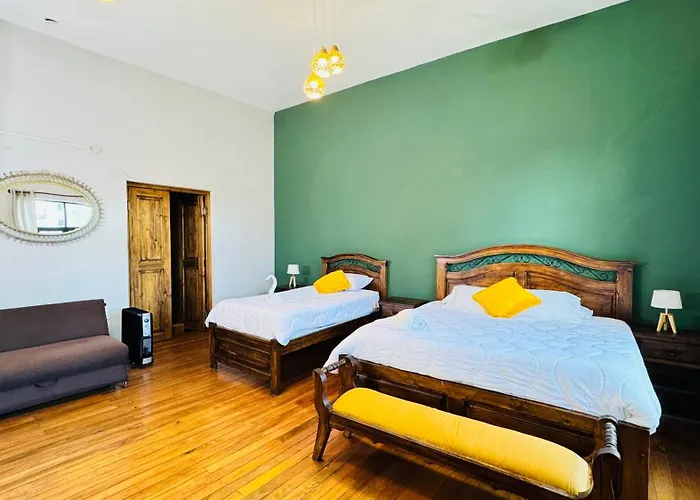 1825 Hotel