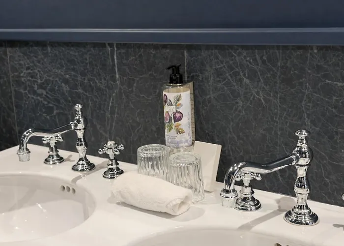 Neuilly Park Hotel