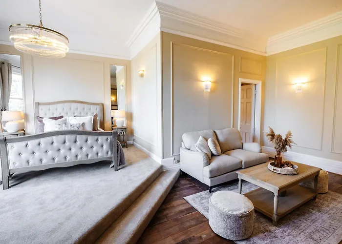 Woodland Manor Hotel
