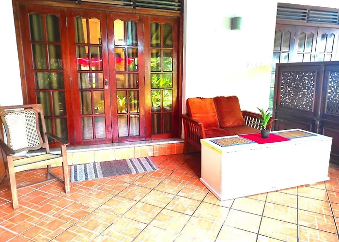 Rockside Cabanas Hotel