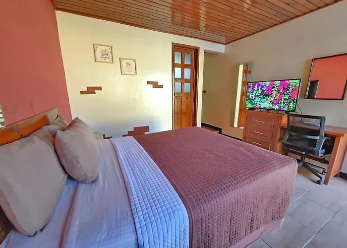 Hotel y Restaurante Villa Esmeralda