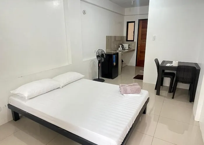 The Palines Apartment Hotel - Muntinlupa Near Evia