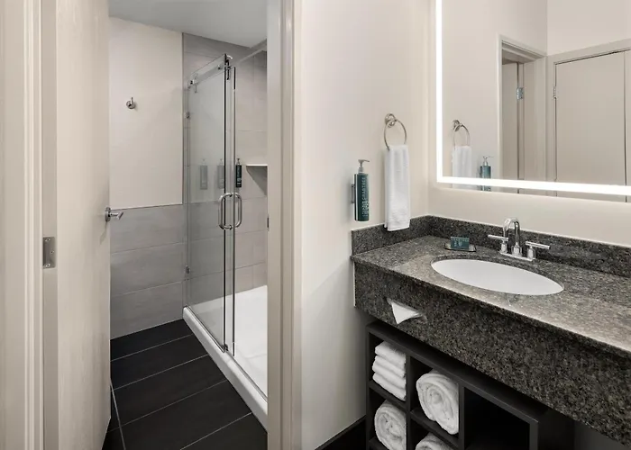Doubletree By Hilton Racine Harbourwalk