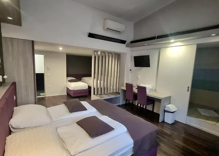 Hotel Emonec